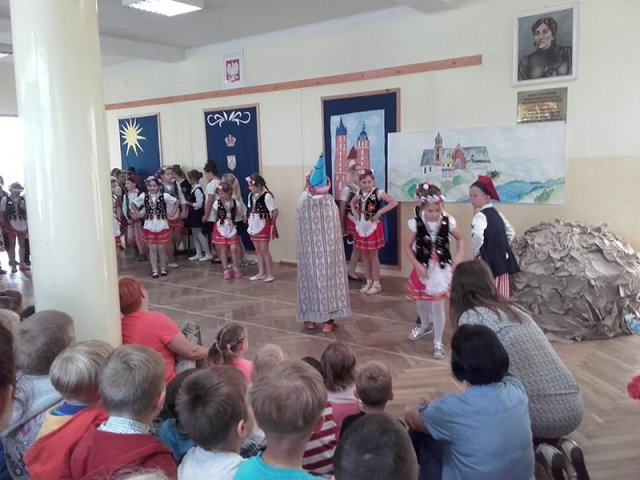 Przedstawienie "Legenda o Smoku Wawelskim" w SP2